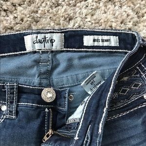 Buckle Daytrip Skinny Jeans